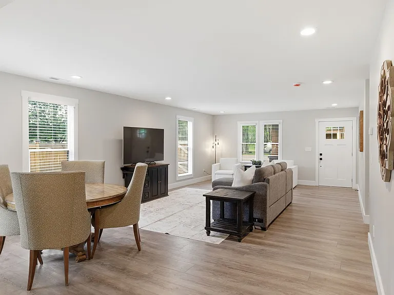 1253 W Main St — Photo 11