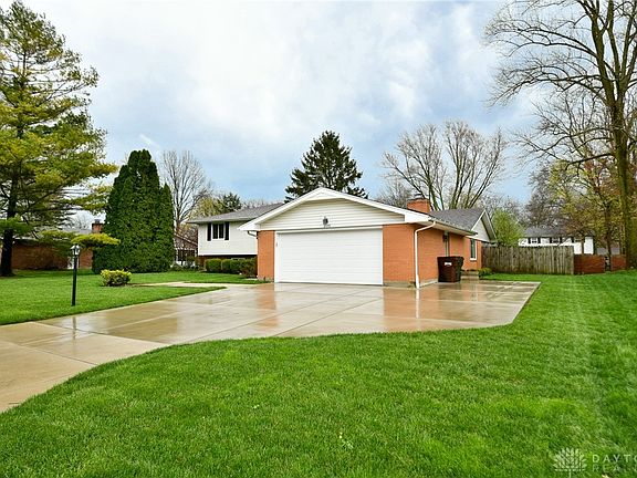 4th image of 2176 Broadbent Way