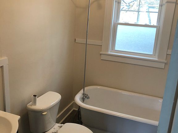 3rd image of 1103 Saint Clair Blvd