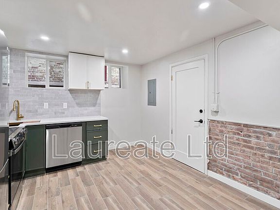 5th image of 1058 N Pearl St APT 5