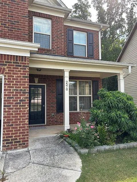 4 bed, 2.5 bath, 2522 sqft, $2,250 — Photo 2