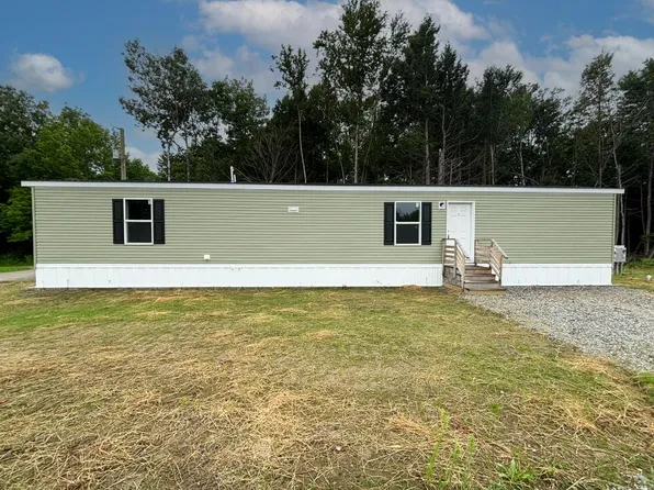 4 Fall Drive, Farmingdale, ME 04344