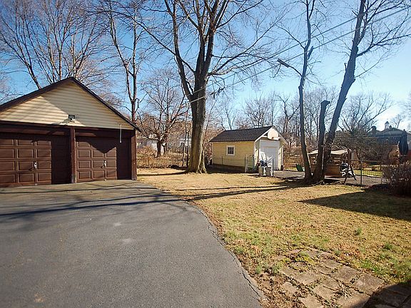 Garage located on large lot