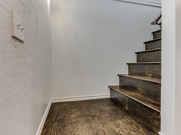 2115 N Billen Ave — Photo 12