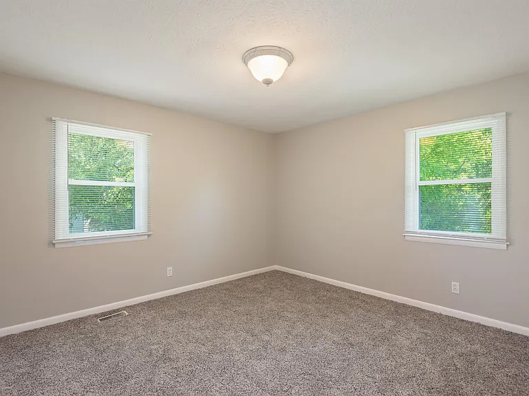 3218 Chantilly Dr — Photo 9