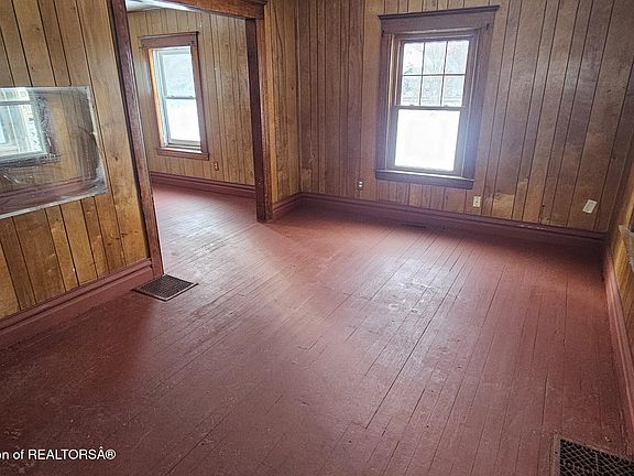 3rd image of 706 Beulah St