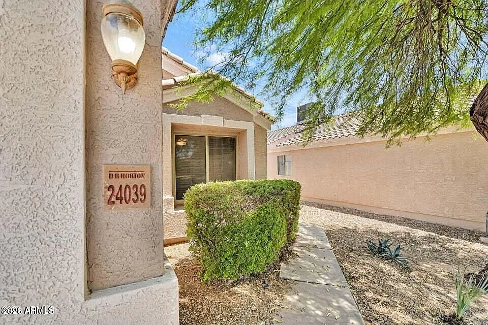 3 bed, 2.0 bath, 1281 sqft, $1,700 — Photo 3