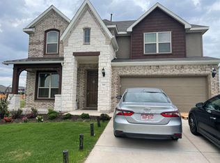 300 Roaming Dr, Hutto, TX 78634