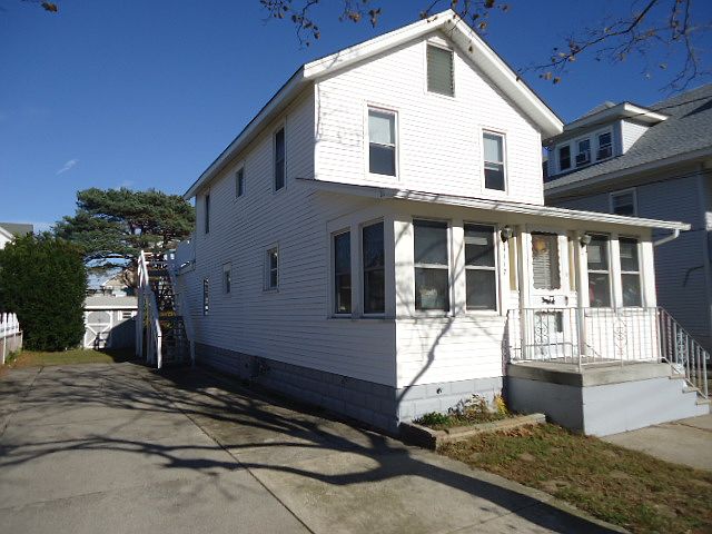 2nd image of 117 W Wisteria Rd