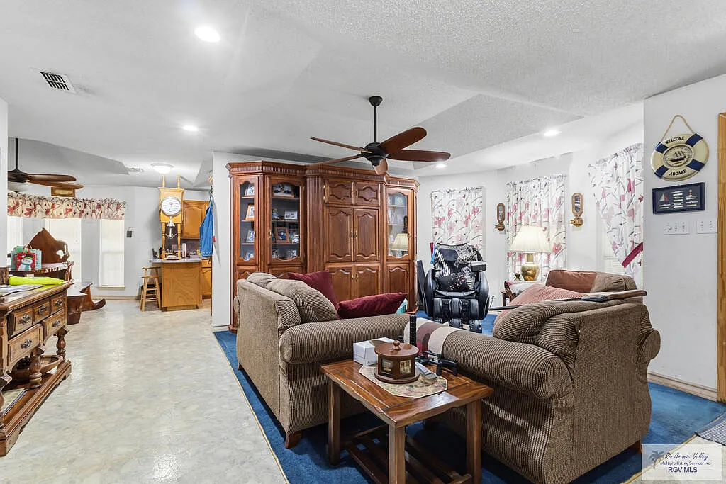 3 bed, 2.5 bath, 1747 sqft, $2,000 — Photo 3