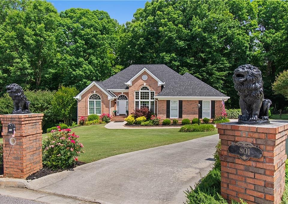 1st image of 801 Ivy Ridge Dr