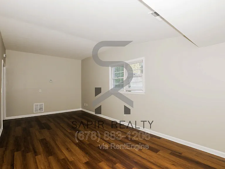 1055 Pine St NE — Photo 7