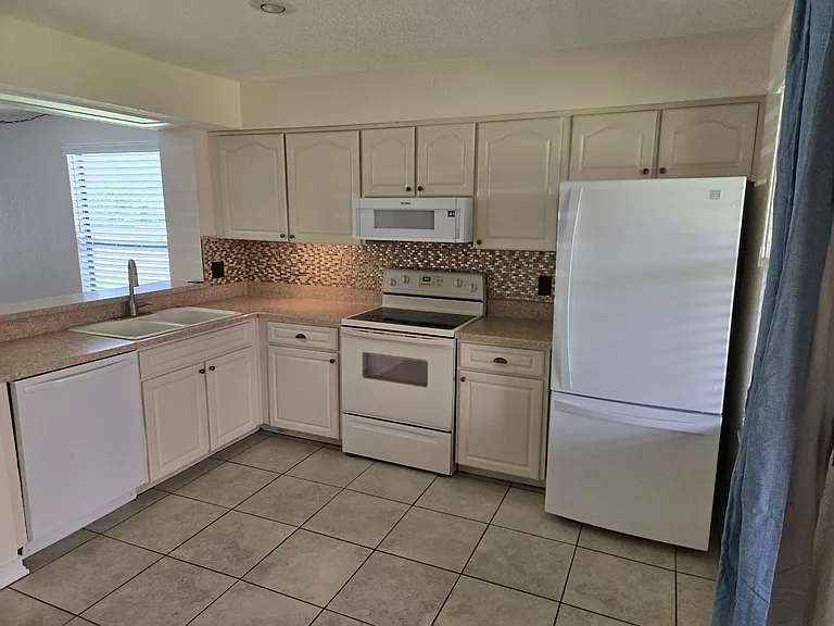 610 Casa Park Ct — Photo 2