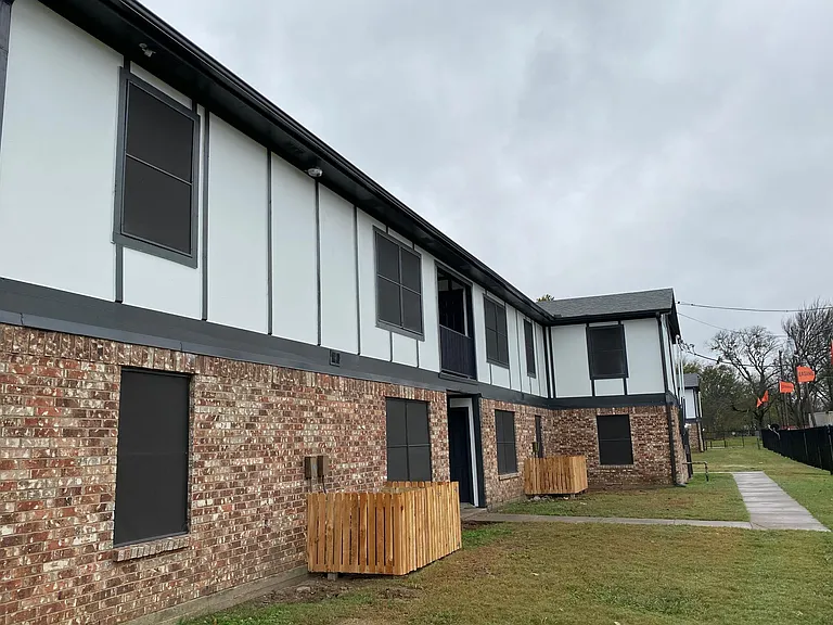 300 N Wells Ave — Photo 3
