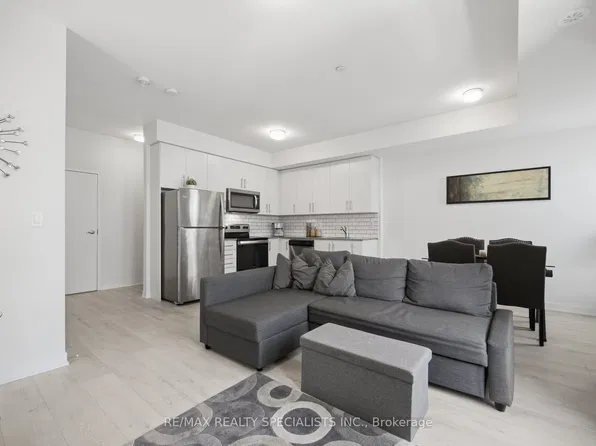 3405 Ridgeway Dr #21, Mississauga, ON L5L 0B9