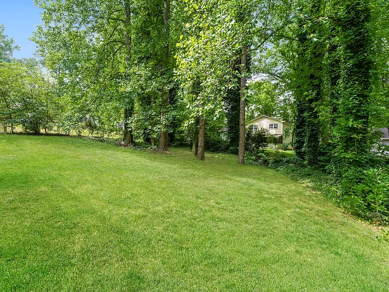 4275 Bradley Dr — Photo 15
