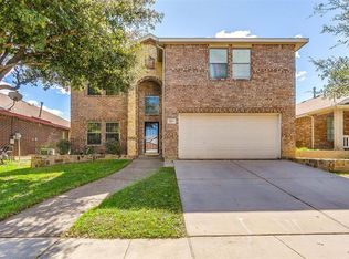 9877 Willowick Ave, Fort Worth, TX 76108