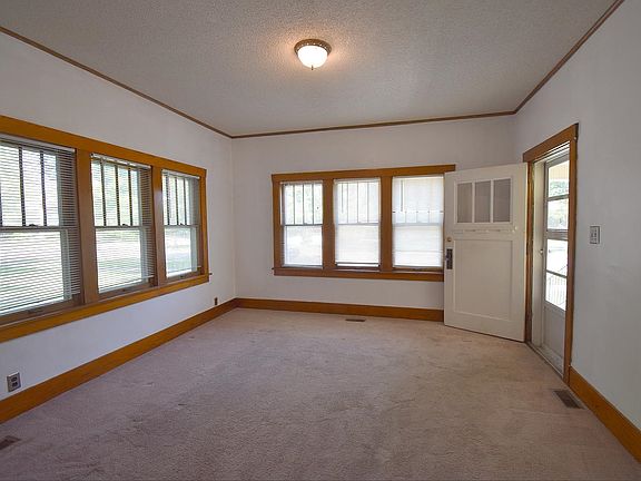 3rd image of 105 E 13th Ave