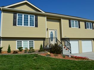 3217 Wilson Dr, Manhattan, KS 66502