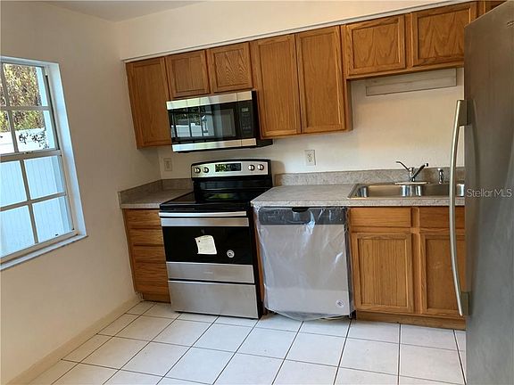 5th image of 13538 Embassy Park Ct #31