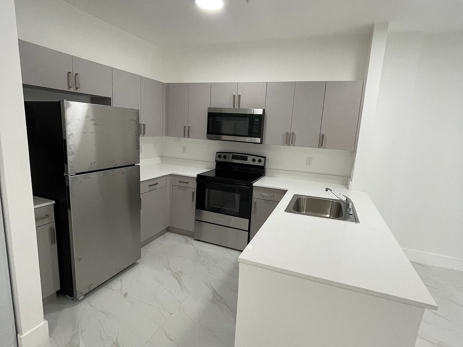 1275 W 26th Pl — Photo 3