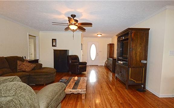 4th image of 1121 Wedgewood Dr
