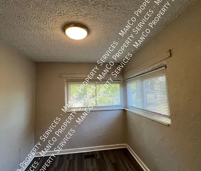 2544 N Gettysburg Ave — Photo 6