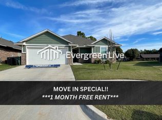 906 Hudson Rd, Chickasha, OK 73018