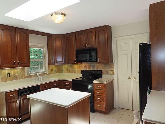 5th image of 9605 Burnt Oak Dr