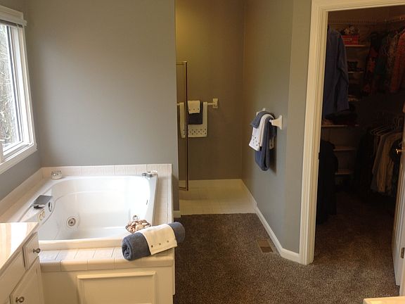 3rd image of 825 Watch Creek Dr