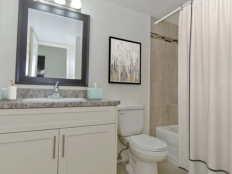 230 Huntington Close NE — Photo 6