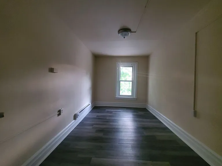 347 N 7th St — Photo 11