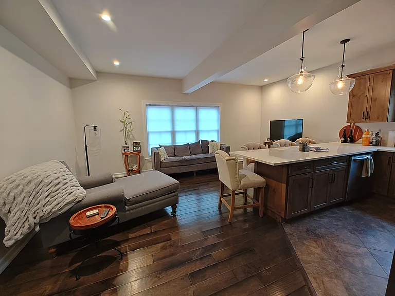 711 E 3rd St #2 — Photo 29