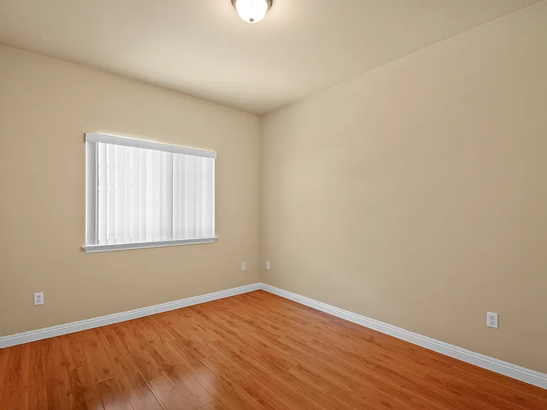 1160 E Grand Ave — Photo 11