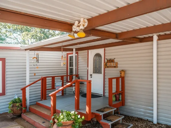 196 S Perch Rd, Bowie, TX 76230