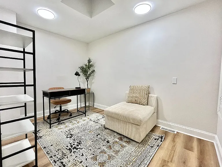 2725 Huntingdon Ave — Photo 16