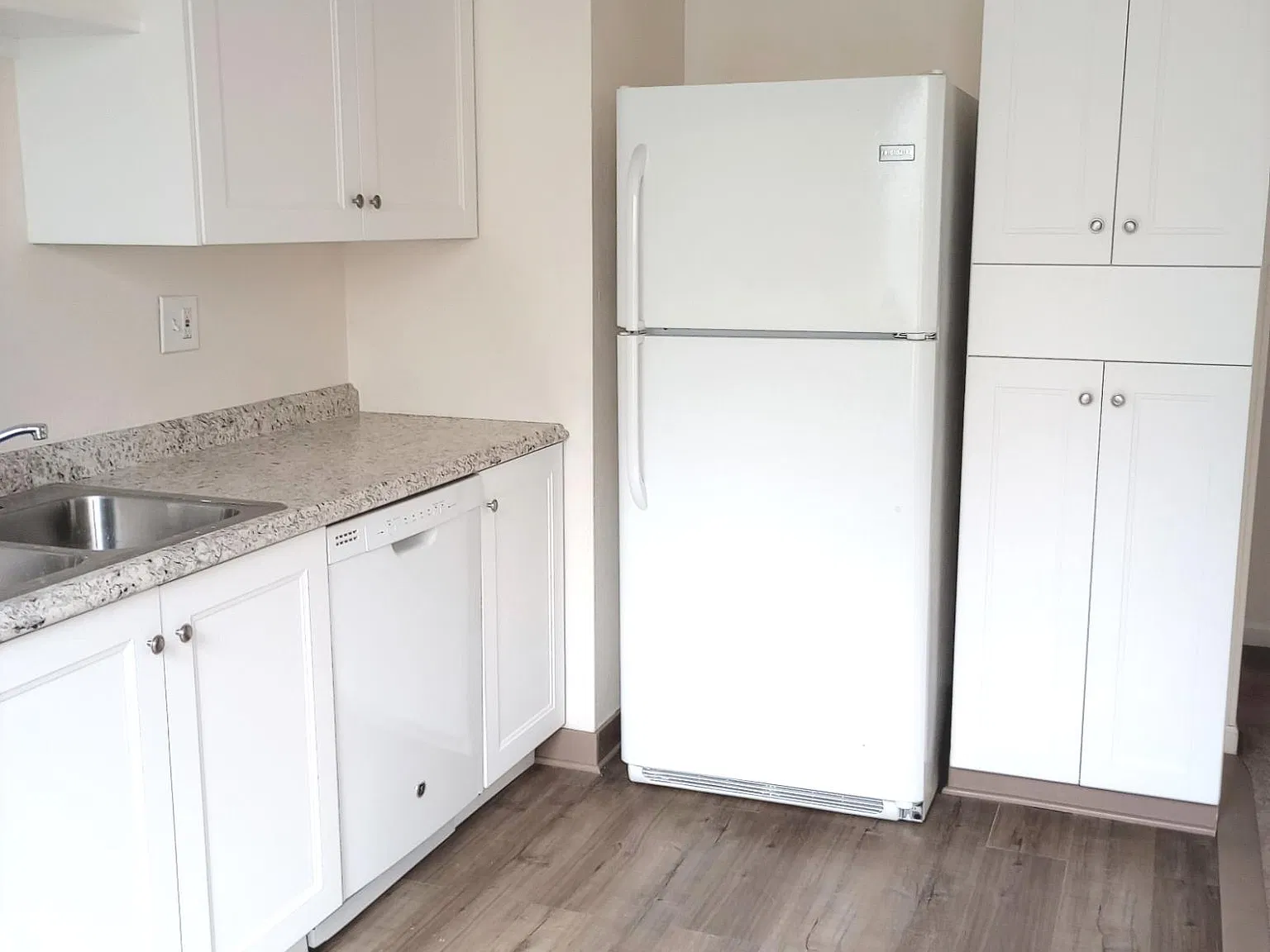 425 SW Sheridan St — Photo 3