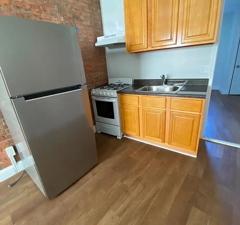 69 N Broadway #69B