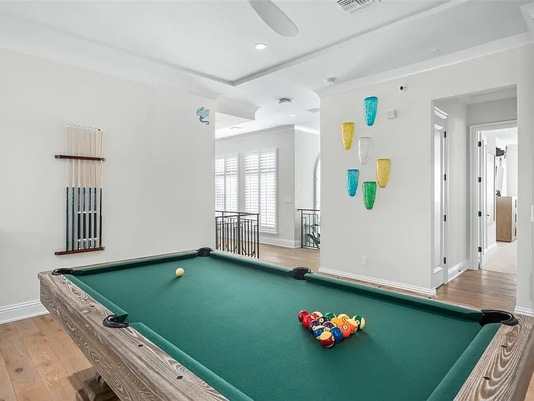 10331 Los Feliz Dr — Photo 57