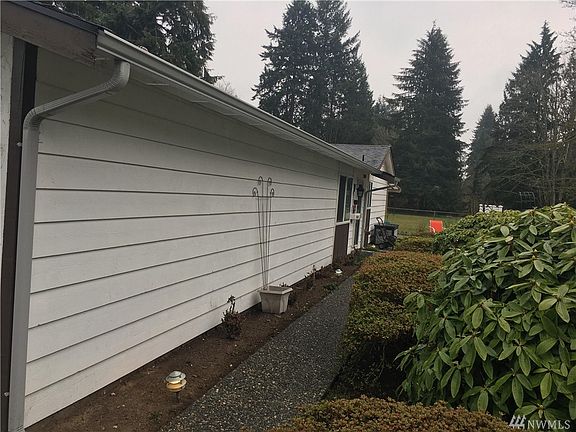 5th image of 8405 55th Ave NE APT 15