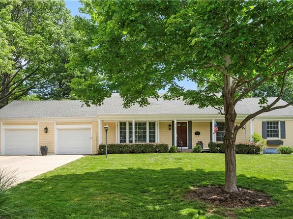 9735 Canterbury St, Overland Park, KS 66206