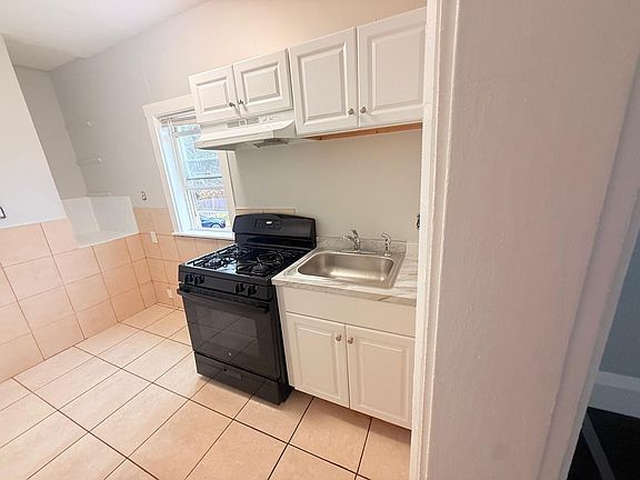 3rd image of 77 Bailey St APT 3