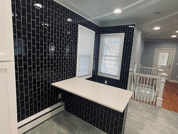 2nd image of 264 Lombard St #2