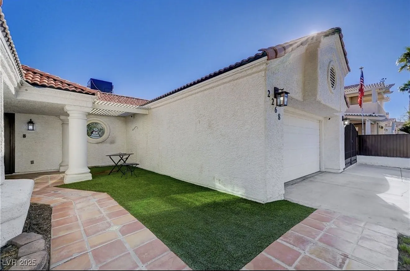 3 bed, 1445 sqft, $2,860 — Photo 3