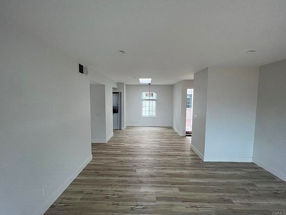 4th image of 7563 La Jolla Blvd