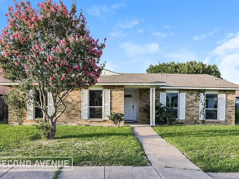 7525 Ashcrest Ln — Photo 1