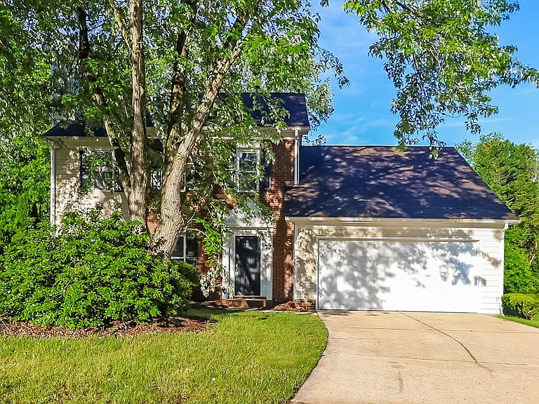 4204 Hounds Run Dr — Photo 1