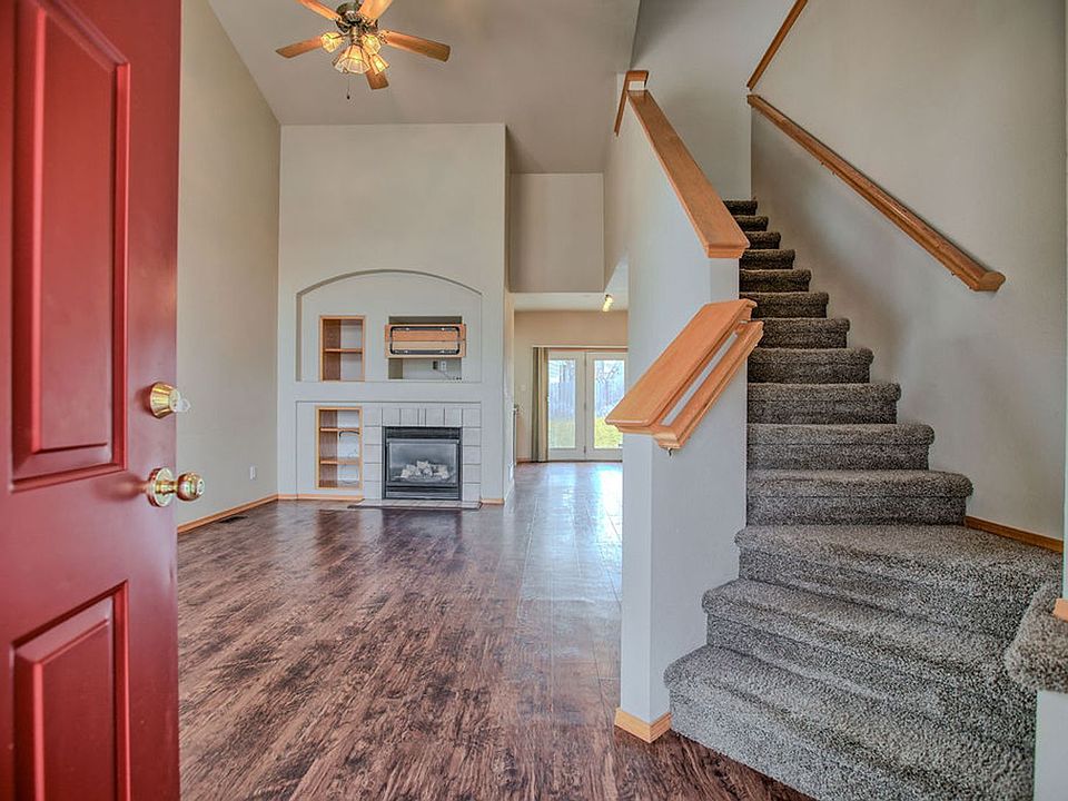 1st image of 215 Strasburg Dr