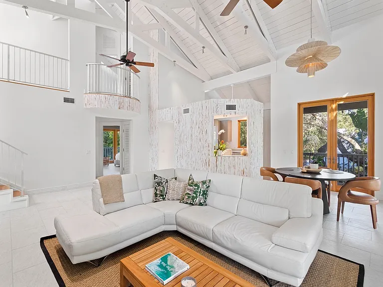 9415 Periwinkle Dr — Photo 4