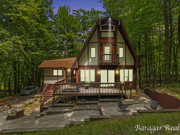 9550 Pere Marquette Dr, Stanwood, MI 49346